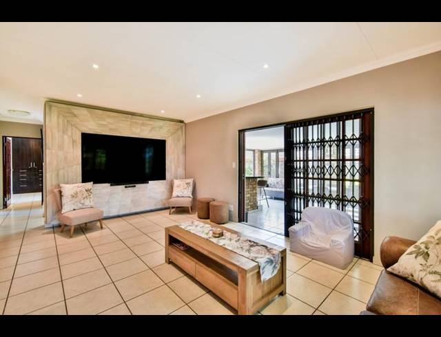 3 BEDROOM HOUSE FOR SALE IN MAGALIESKRUIN